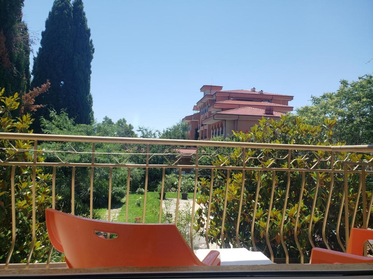 Family Hotel Magnolia 阳光海滩 外观 照片